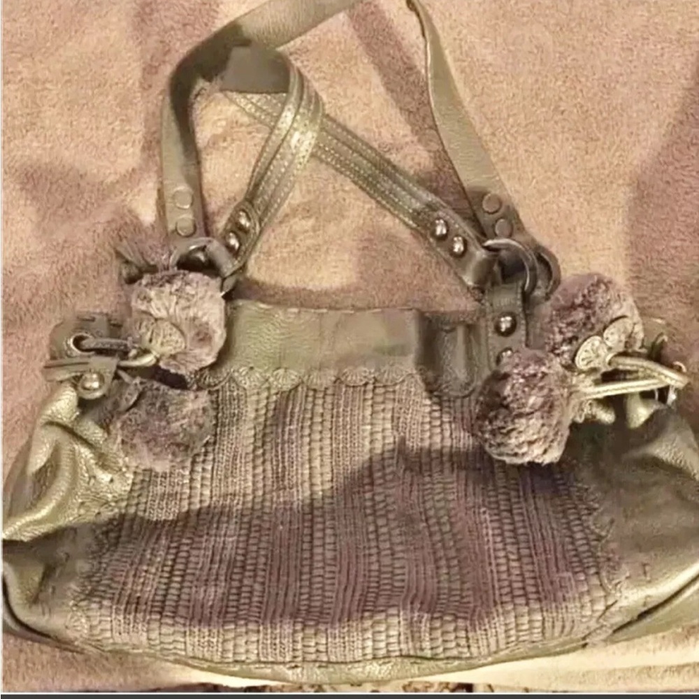 Isabella Fiore Woven bag with Pompom.